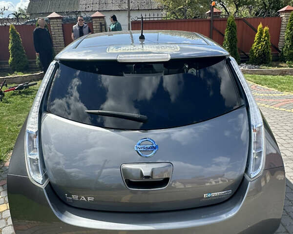 Серый Ниссан Лиф, объемом двигателя 0 л и пробегом 128 тыс. км за 7200 $, фото 3 на Automoto.ua