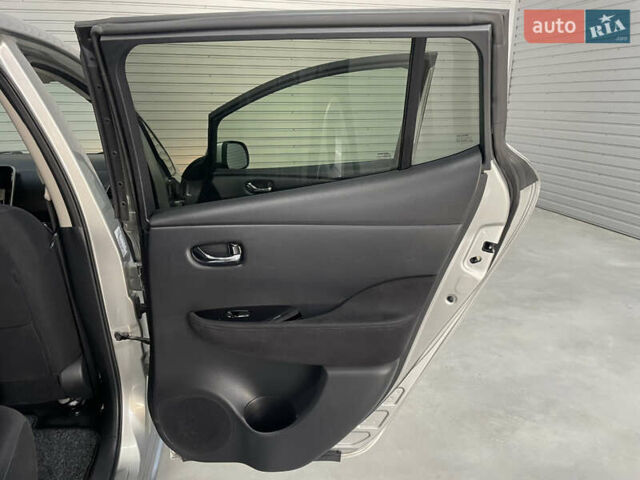 Серый Ниссан Лиф, объемом двигателя 0 л и пробегом 117 тыс. км за 6800 $, фото 28 на Automoto.ua