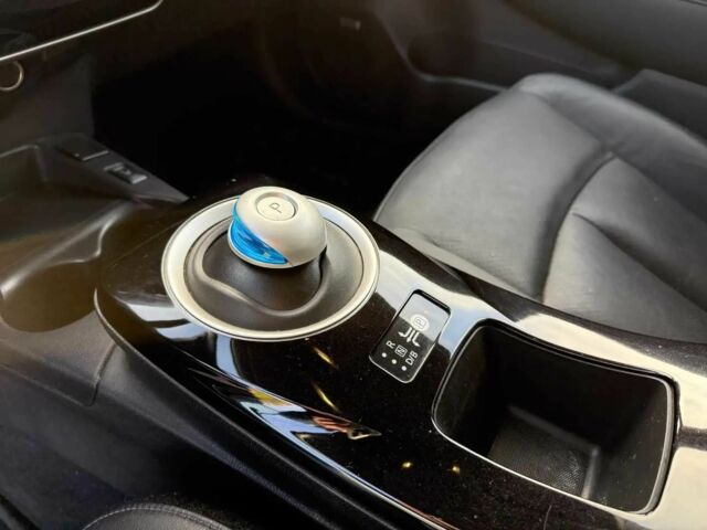 Серый Ниссан Лиф, объемом двигателя 0 л и пробегом 87 тыс. км за 2300 $, фото 6 на Automoto.ua