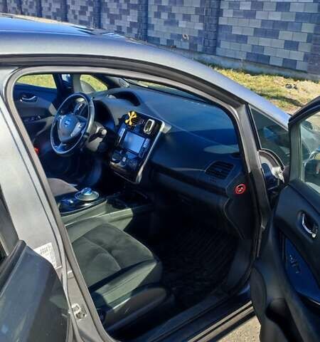 Серый Ниссан Лиф, объемом двигателя 0 л и пробегом 144 тыс. км за 6500 $, фото 3 на Automoto.ua