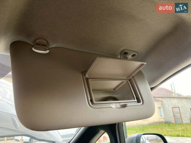 Сірий Ніссан Ліф, об'ємом двигуна 0 л та пробігом 129 тис. км за 8300 $, фото 36 на Automoto.ua