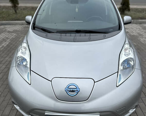 Серый Ниссан Лиф, объемом двигателя 0 л и пробегом 92 тыс. км за 8100 $, фото 8 на Automoto.ua