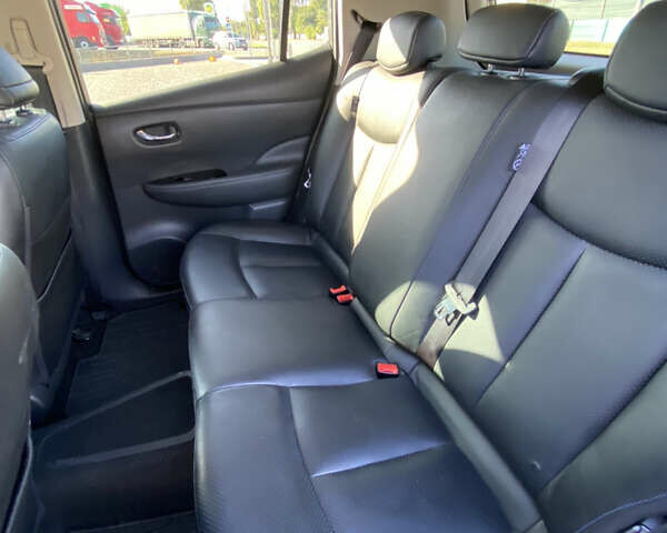 Серый Ниссан Лиф, объемом двигателя 0 л и пробегом 121 тыс. км за 8000 $, фото 34 на Automoto.ua