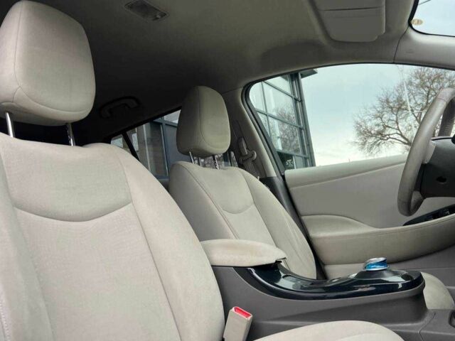 Сірий Ніссан Ліф, об'ємом двигуна 0 л та пробігом 100 тис. км за 6000 $, фото 19 на Automoto.ua