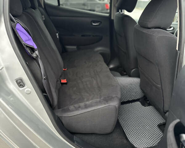 Серый Ниссан Лиф, объемом двигателя 0 л и пробегом 92 тыс. км за 8100 $, фото 12 на Automoto.ua