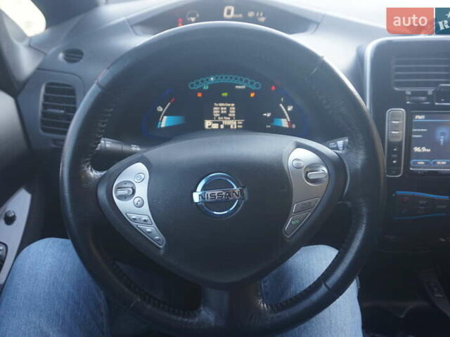 Серый Ниссан Лиф, объемом двигателя 0 л и пробегом 193 тыс. км за 5555 $, фото 27 на Automoto.ua