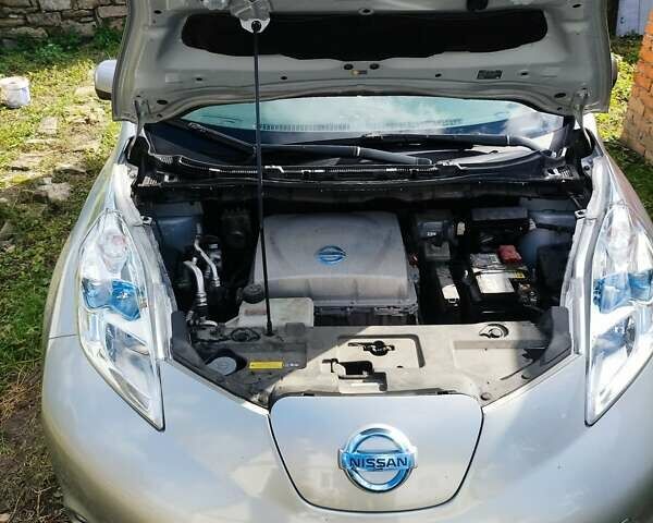 Сірий Ніссан Ліф, об'ємом двигуна 0 л та пробігом 96 тис. км за 7250 $, фото 7 на Automoto.ua