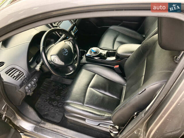 Сірий Ніссан Ліф, об'ємом двигуна 0 л та пробігом 129 тис. км за 8300 $, фото 9 на Automoto.ua
