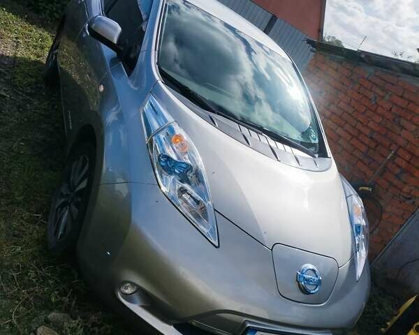 Сірий Ніссан Ліф, об'ємом двигуна 0 л та пробігом 96 тис. км за 7250 $, фото 6 на Automoto.ua