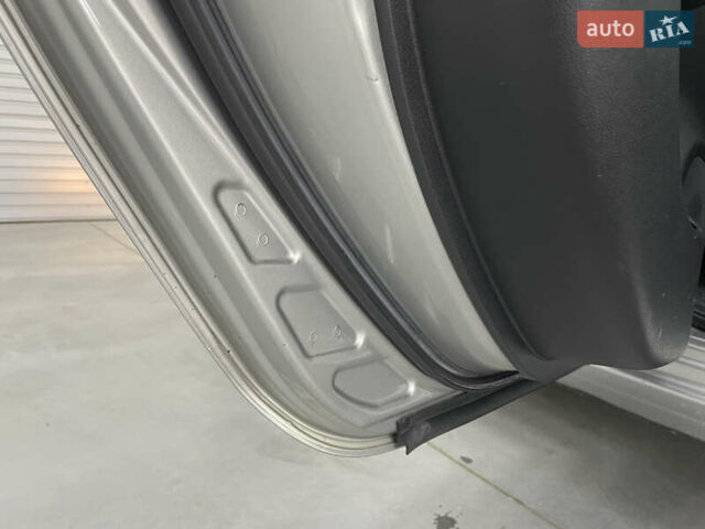 Серый Ниссан Лиф, объемом двигателя 0 л и пробегом 117 тыс. км за 6800 $, фото 23 на Automoto.ua
