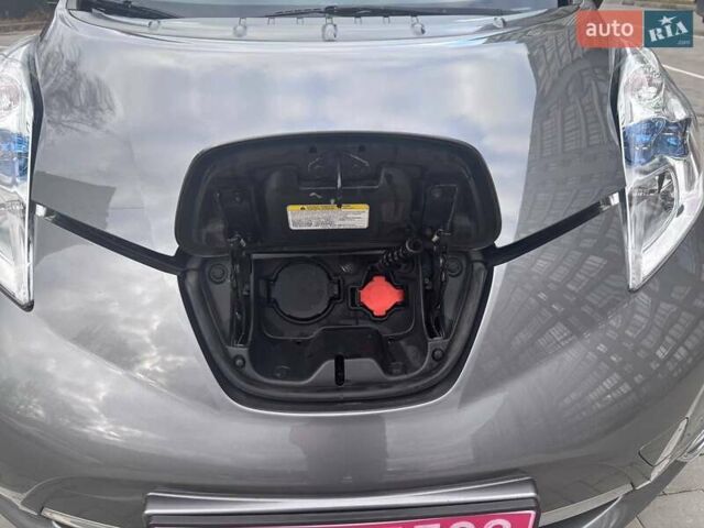 Сірий Ніссан Ліф, об'ємом двигуна 0 л та пробігом 108 тис. км за 7500 $, фото 13 на Automoto.ua