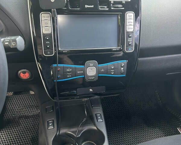 Серый Ниссан Лиф, объемом двигателя 0 л и пробегом 123 тыс. км за 7500 $, фото 3 на Automoto.ua