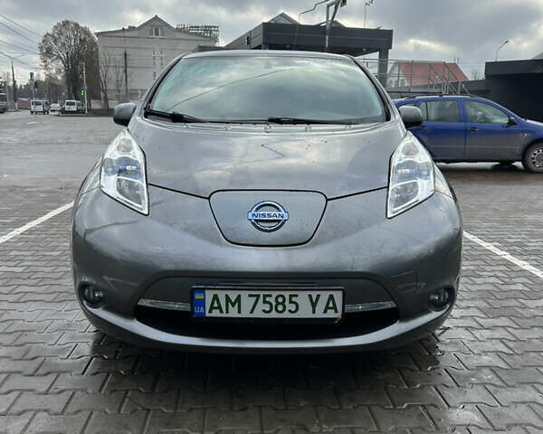 Серый Ниссан Лиф, объемом двигателя 0 л и пробегом 96 тыс. км за 8000 $, фото 2 на Automoto.ua