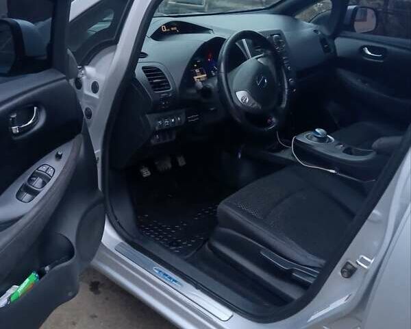 Серый Ниссан Лиф, объемом двигателя 0 л и пробегом 157 тыс. км за 5100 $, фото 4 на Automoto.ua