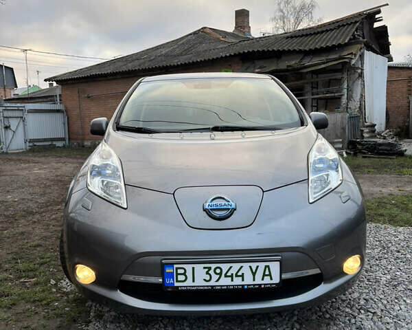 Сірий Ніссан Ліф, об'ємом двигуна 0 л та пробігом 172 тис. км за 9000 $, фото 1 на Automoto.ua
