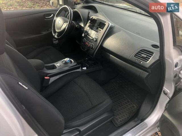 Серый Ниссан Лиф, объемом двигателя 0 л и пробегом 168 тыс. км за 10508 $, фото 18 на Automoto.ua