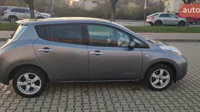 Серый Ниссан Лиф, объемом двигателя 0 л и пробегом 144 тыс. км за 5200 $, фото 4 на Automoto.ua