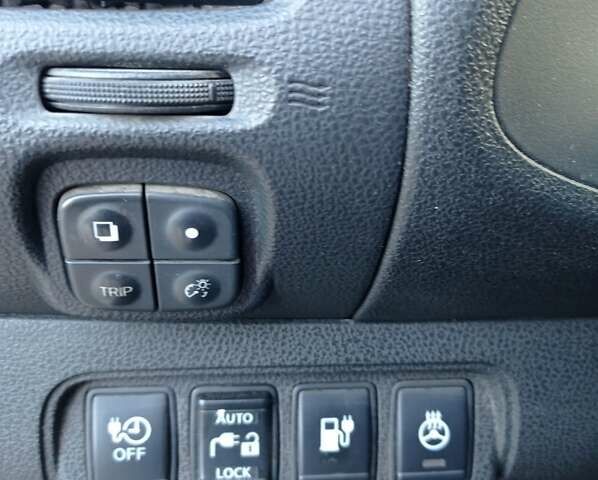 Серый Ниссан Лиф, объемом двигателя 0 л и пробегом 160 тыс. км за 5700 $, фото 13 на Automoto.ua