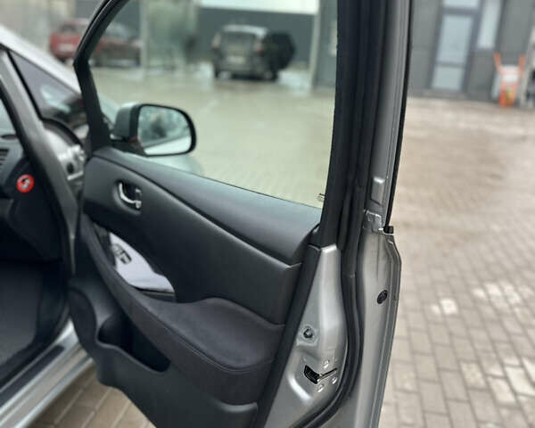 Серый Ниссан Лиф, объемом двигателя 0 л и пробегом 92 тыс. км за 8100 $, фото 9 на Automoto.ua