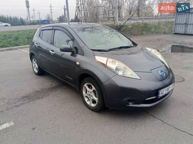 Серый Ниссан Лиф, объемом двигателя 0 л и пробегом 197 тыс. км за 6000 $, фото 7 на Automoto.ua