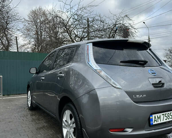 Серый Ниссан Лиф, объемом двигателя 0 л и пробегом 96 тыс. км за 8000 $, фото 11 на Automoto.ua