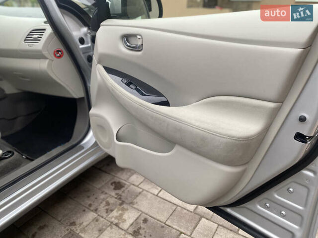 Сірий Ніссан Ліф, об'ємом двигуна 0 л та пробігом 70 тис. км за 4590 $, фото 16 на Automoto.ua