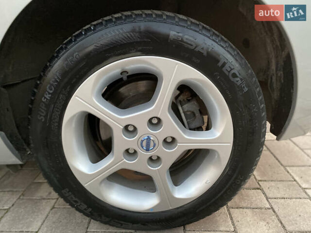 Серый Ниссан Лиф, объемом двигателя 0 л и пробегом 72 тыс. км за 4990 $, фото 8 на Automoto.ua