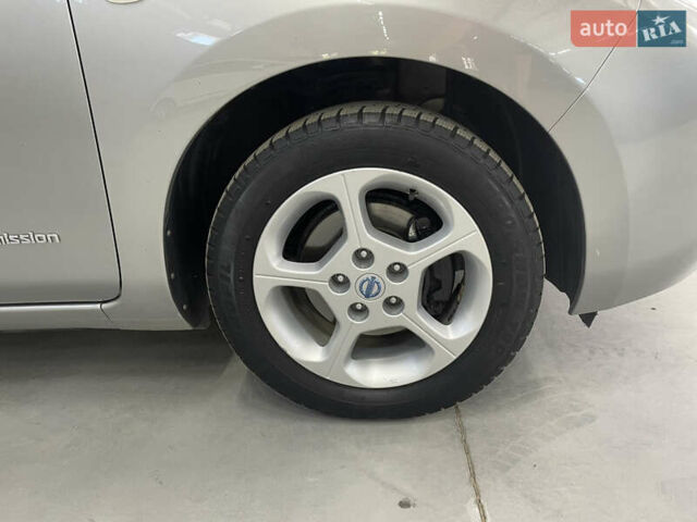 Ниссан Лиф 2013 в Стрые на Automoto.ua Серый Ниссан Лиф, объемом двигателя 0 л и пробегом 118 тыс. км за 6800 $, фото 23 на Automoto.ua