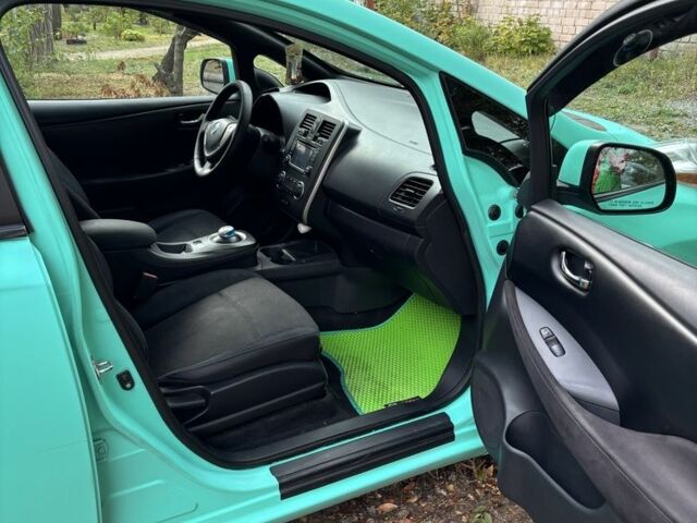 Ниссан Лиф 2013 в Днепре (Днепропетровске) на Automoto.ua Серый Ниссан Лиф, объемом двигателя 0 л и пробегом 163 тыс. км за 5100 $, фото 10 на Automoto.ua