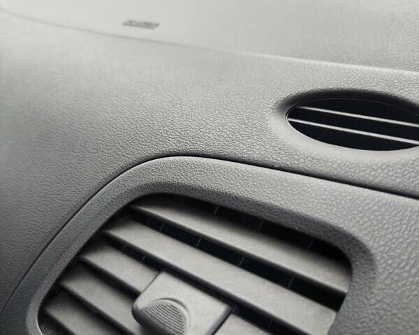 Серый Ниссан Лиф, объемом двигателя 0 л и пробегом 124 тыс. км за 6500 $, фото 4 на Automoto.ua