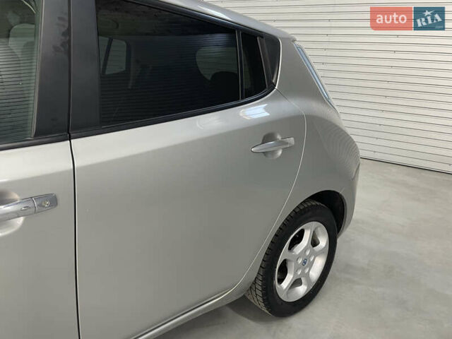 Серый Ниссан Лиф, объемом двигателя 0 л и пробегом 117 тыс. км за 6800 $, фото 38 на Automoto.ua