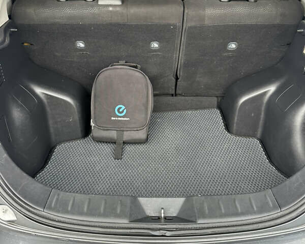 Серый Ниссан Лиф, объемом двигателя 0 л и пробегом 96 тыс. км за 8000 $, фото 9 на Automoto.ua