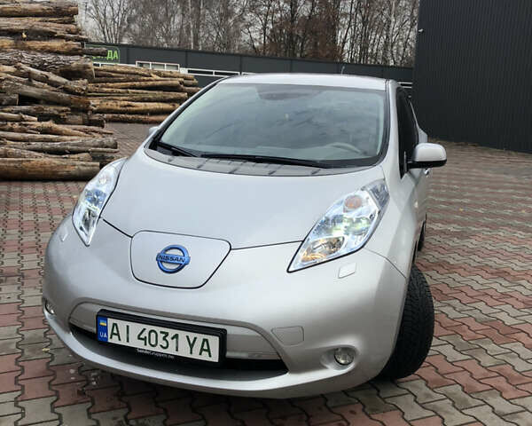 Серый Ниссан Лиф, объемом двигателя 0 л и пробегом 143 тыс. км за 4200 $, фото 1 на Automoto.ua