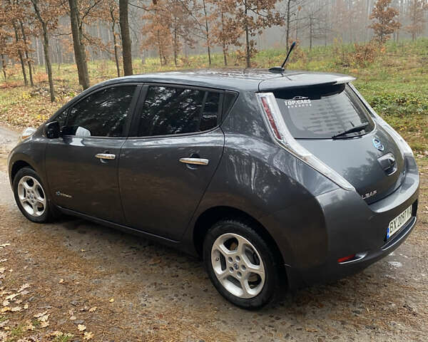 Серый Ниссан Лиф, объемом двигателя 0 л и пробегом 135 тыс. км за 8000 $, фото 8 на Automoto.ua