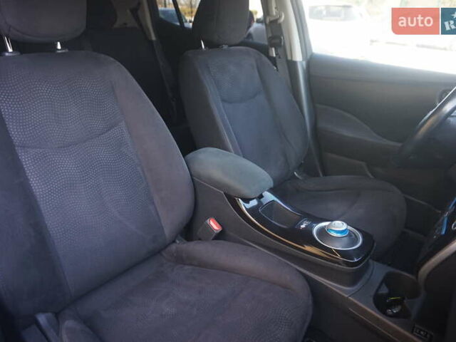 Серый Ниссан Лиф, объемом двигателя 0 л и пробегом 193 тыс. км за 5555 $, фото 37 на Automoto.ua