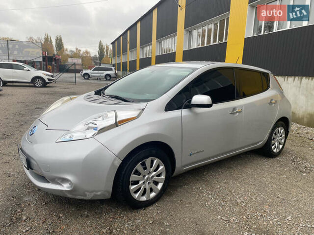 Ниссан Лиф 2013 в Нежине на Automoto.ua Серый Ниссан Лиф, объемом двигателя 0 л и пробегом 181 тыс. км за 5100 $, фото 13 на Automoto.ua