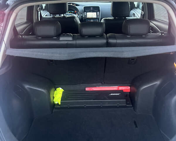 Серый Ниссан Лиф, объемом двигателя 0 л и пробегом 130 тыс. км за 6700 $, фото 8 на Automoto.ua