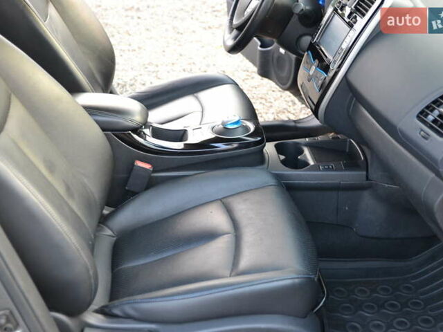 Серый Ниссан Лиф, объемом двигателя 0 л и пробегом 100 тыс. км за 5500 $, фото 24 на Automoto.ua