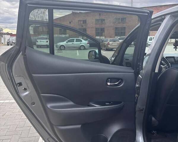 Сірий Ніссан Ліф, об'ємом двигуна 0 л та пробігом 108 тис. км за 7500 $, фото 23 на Automoto.ua