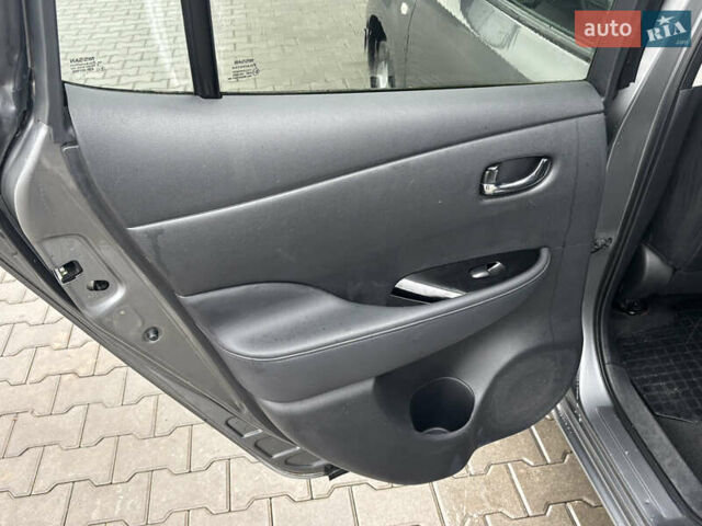 Серый Ниссан Лиф, объемом двигателя 0 л и пробегом 125 тыс. км за 6750 $, фото 28 на Automoto.ua