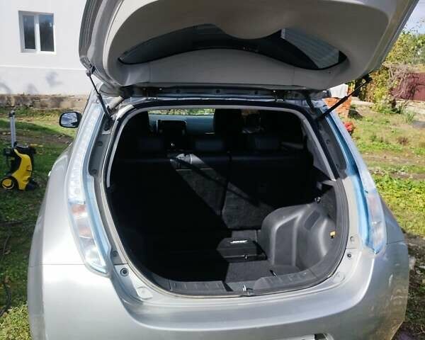 Сірий Ніссан Ліф, об'ємом двигуна 0 л та пробігом 96 тис. км за 7250 $, фото 16 на Automoto.ua