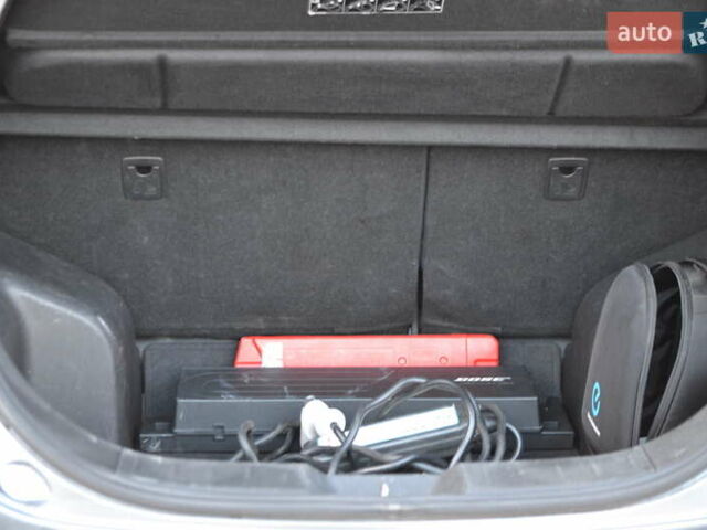 Серый Ниссан Лиф, объемом двигателя 0 л и пробегом 100 тыс. км за 5500 $, фото 20 на Automoto.ua