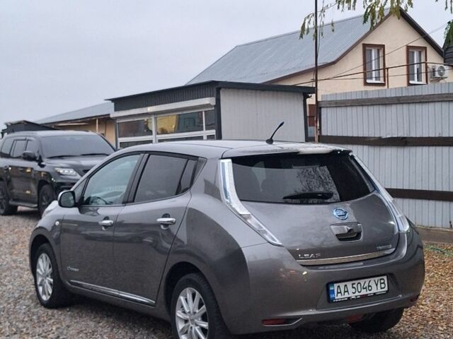 Серый Ниссан Лиф, объемом двигателя 0 л и пробегом 166 тыс. км за 6850 $, фото 3 на Automoto.ua