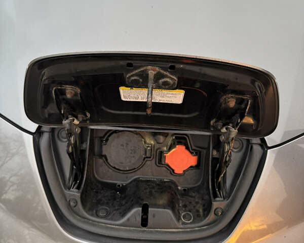 Ниссан Лиф 2013 в Одессе на Automoto.ua Серый Ниссан Лиф, объемом двигателя 0 л и пробегом 180 тыс. км за 5500 $, фото 12 на Automoto.ua