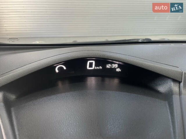 Ниссан Лиф 2013 в Стрые на Automoto.ua Серый Ниссан Лиф, объемом двигателя 0 л и пробегом 118 тыс. км за 6800 $, фото 28 на Automoto.ua