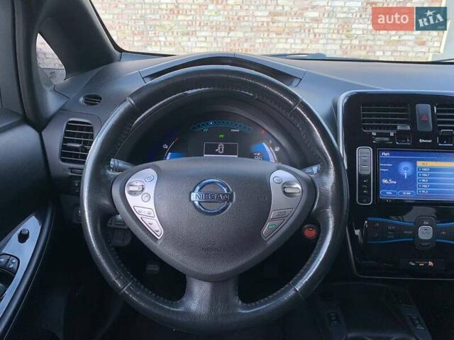 Серый Ниссан Лиф, объемом двигателя 0 л и пробегом 107 тыс. км за 6299 $, фото 21 на Automoto.ua