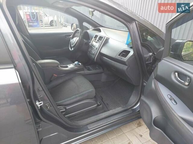 Серый Ниссан Лиф, объемом двигателя 0 л и пробегом 154 тыс. км за 6000 $, фото 26 на Automoto.ua