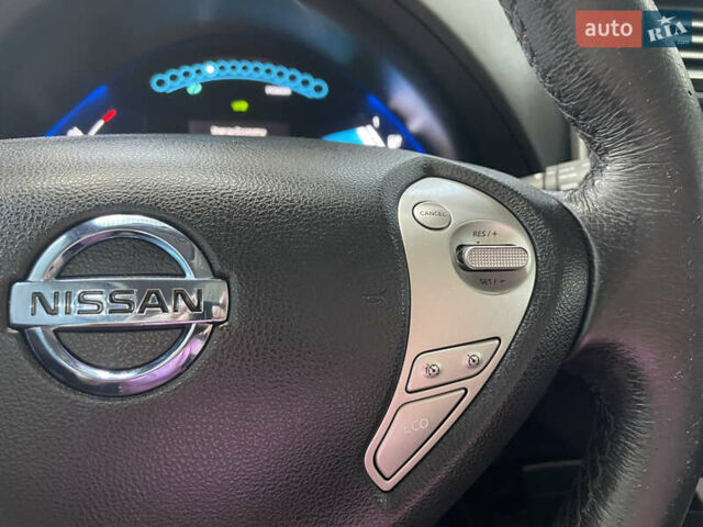 Ниссан Лиф 2013 в Стрые на Automoto.ua Серый Ниссан Лиф, объемом двигателя 0 л и пробегом 118 тыс. км за 6800 $, фото 30 на Automoto.ua