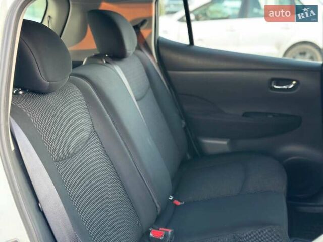 Серый Ниссан Лиф, объемом двигателя 0 л и пробегом 75 тыс. км за 5000 $, фото 11 на Automoto.ua