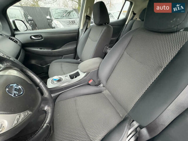 Сірий Ніссан Ліф, об'ємом двигуна 0 л та пробігом 57 тис. км за 6000 $, фото 21 на Automoto.ua